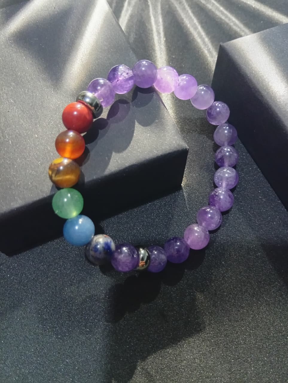 Pulseira 7 Chakras com Ametista – Equilíbrio, Proteção e Bem-Estar