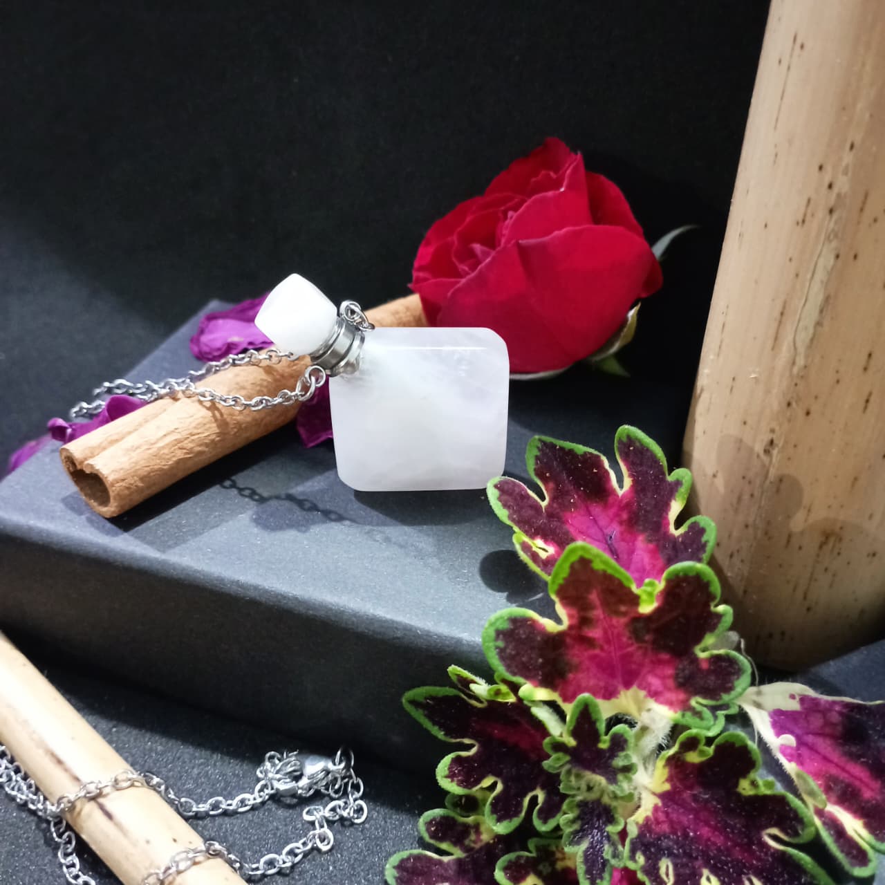 Colar Aromatizador Pessoal de Quartzo Rosa – Amor-Próprio & Equilíbrio Emocional